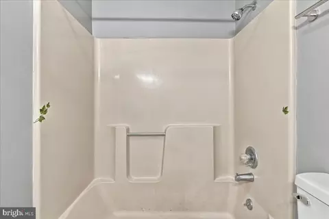 Bath - 409 Sunset Cir, Cross Junction, VA 22625 photo 5 of 5
