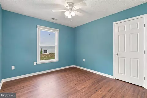 Bedroom - 409 Sunset Cir, Cross Junction, VA 22625 photo 1 of 1