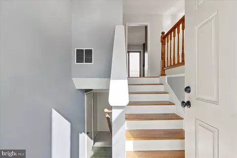Entry Way - 409 Sunset Cir, Cross Junction, VA 22625 photo 1 of 1