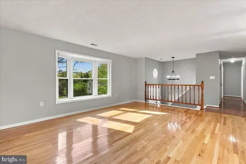 Living - 409 Sunset Cir, Cross Junction, VA 22625 photo 3 of 5