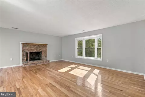 Living - 409 Sunset Cir, Cross Junction, VA 22625 photo 1 of 5