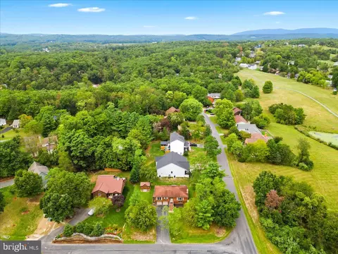 View/Area - 409 Sunset Cir, Cross Junction, VA 22625 photo 6 of 13