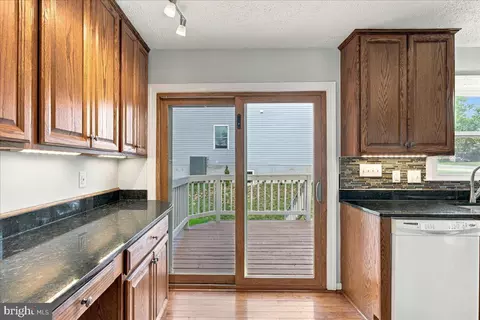 Kitchen - 409 Sunset Cir, Cross Junction, VA 22625 photo 3 of 7