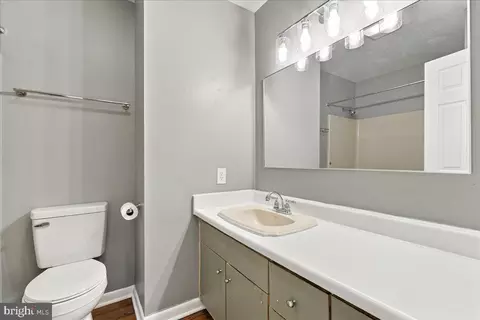 Bath - 409 Sunset Cir, Cross Junction, VA 22625 photo 4 of 5