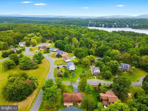 View/Area - 409 Sunset Cir, Cross Junction, VA 22625 photo 9 of 13