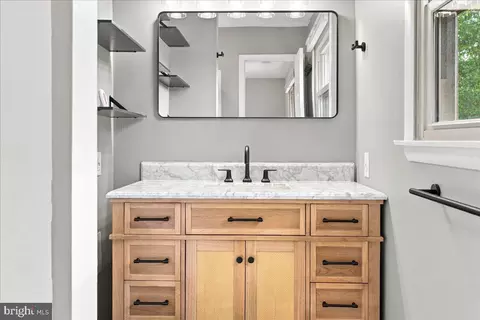 Bath - 409 Sunset Cir, Cross Junction, VA 22625 photo 3 of 5