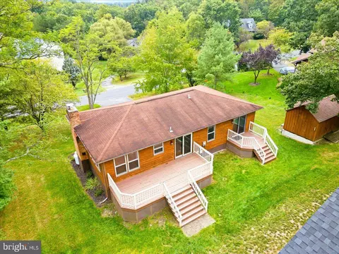 Exterior - 409 Sunset Cir, Cross Junction, VA 22625 photo 4 of 10