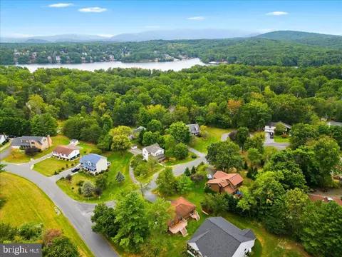 View/Area - 409 Sunset Cir, Cross Junction, VA 22625 photo 1 of 13