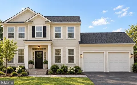 106 Cheltenham Dr, Stephens City, VA 22655