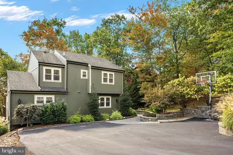 203 Fairway Cir, Cross Junction, VA 22625