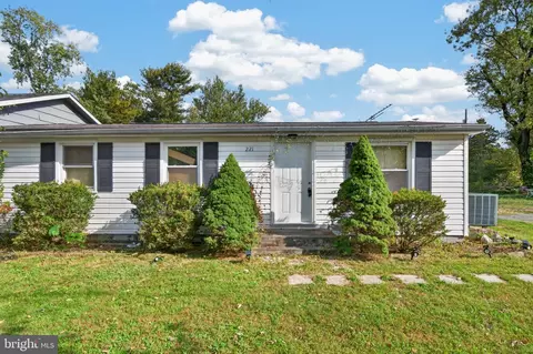 221 Broad Ave, Winchester, VA 22602