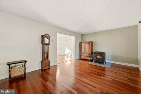 Living - 324 Overlook Dr, Cross Junction, VA 22625 photo 1 of 4