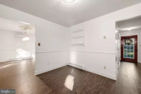 Entry Way - 324 Overlook Dr, Cross Junction, VA 22625 photo 3 of 4