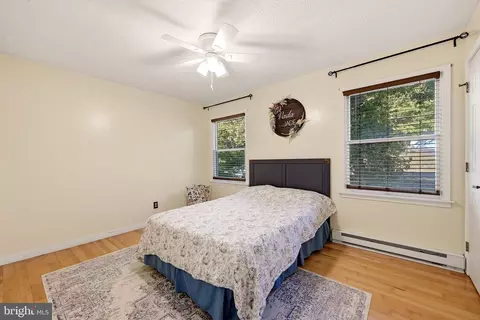 Bedroom - 324 Overlook Dr, Cross Junction, VA 22625 photo 3 of 6