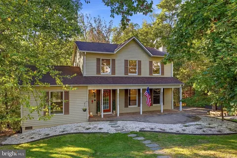 324 Overlook Dr, Cross Junction, VA 22625