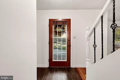 Entry Way - 324 Overlook Dr, Cross Junction, VA 22625 photo 1 of 4