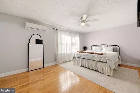 Bedroom - 324 Overlook Dr, Cross Junction, VA 22625 photo 1 of 6