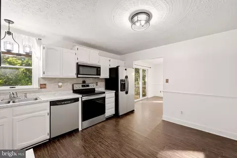 Kitchen - 324 Overlook Dr, Cross Junction, VA 22625 photo 5 of 5