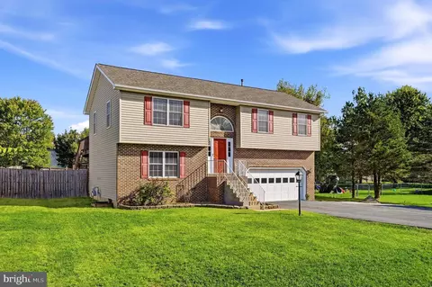 204 Fairfax Dr, Stephens City, VA 22655