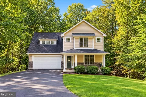 232 Greenbriar Cir, Cross Junction, VA 22625