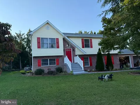 217 Montgomery Cir, Stephens City, VA 22655