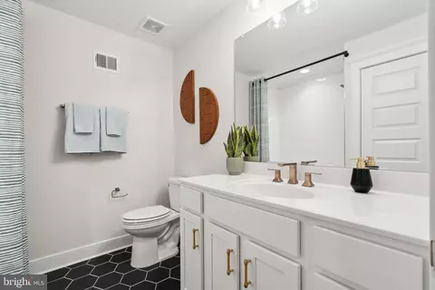 Bath - 124 Ruby Royce Dr, Winchester, VA 22603 photo 1 of 1