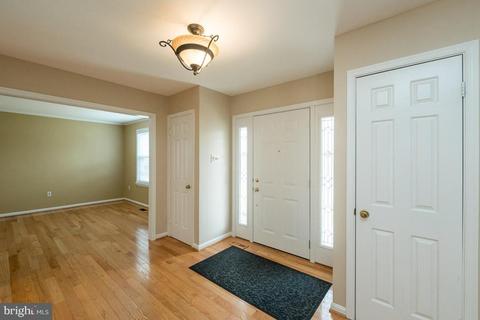 7819 Odell St, Springfield, VA 22153 photo 2