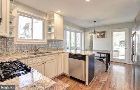 8900 Cromwell Dr, Springfield, VA 22151 photo 3