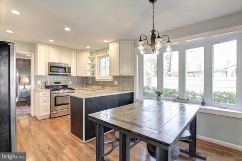 8900 Cromwell Dr, Springfield, VA 22151 photo 2