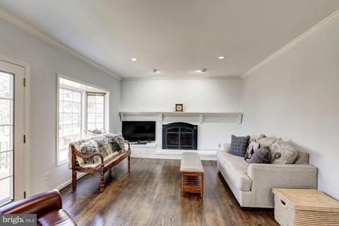 7913 Foxhound Rd, Mclean, VA 22102 photo 12