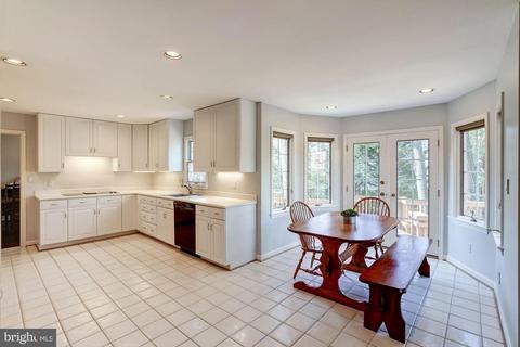 7913 Foxhound Rd, Mclean, VA 22102 photo 8