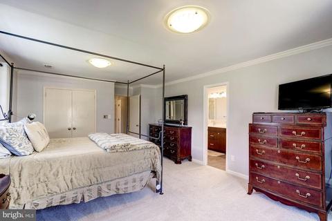 7913 Foxhound Rd, Mclean, VA 22102 photo 17