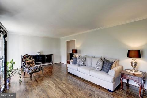 7913 Foxhound Rd, Mclean, VA 22102 photo 3