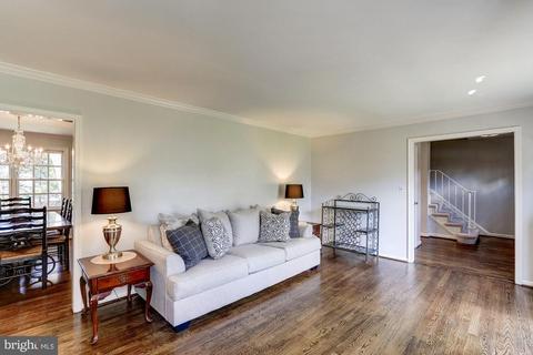 7913 Foxhound Rd, Mclean, VA 22102 photo 4