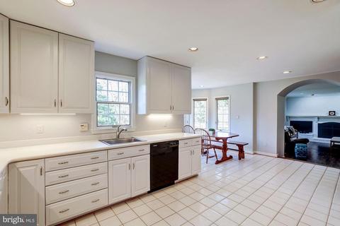 7913 Foxhound Rd, Mclean, VA 22102 photo 7