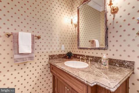 6721 Benjamin St, Mclean, VA 22101 photo 8