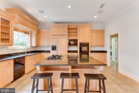 6721 Benjamin St, Mclean, VA 22101 photo 17