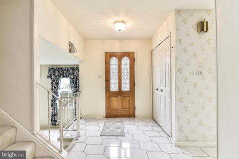 6800 Trefor Ct, Springfield, VA 22152 photo 2