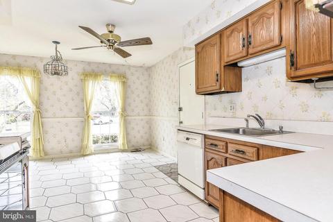 6800 Trefor Ct, Springfield, VA 22152 photo 3