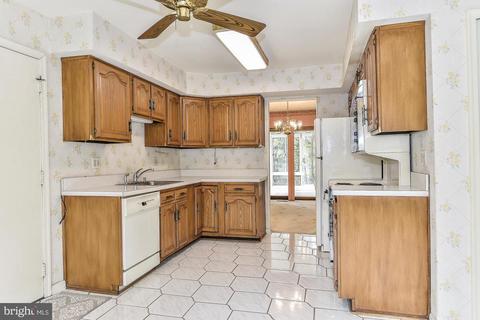 6800 Trefor Ct, Springfield, VA 22152 photo 4