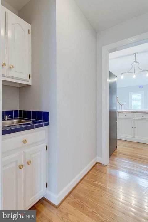 8002 Old Falls Rd, Mclean, VA 22102 photo 14