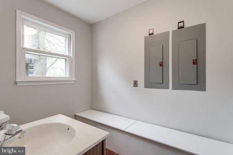 8002 Old Falls Rd, Mclean, VA 22102 photo 27