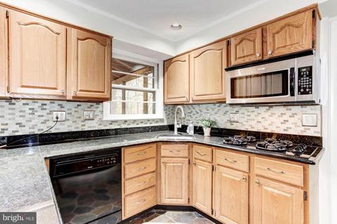 6915 Ashbury Dr, Springfield, VA 22152 photo 7