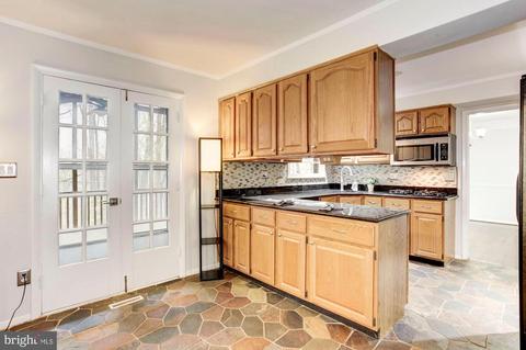 6915 Ashbury Dr, Springfield, VA 22152 photo 12