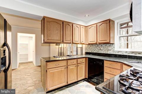 6915 Ashbury Dr, Springfield, VA 22152 photo 10