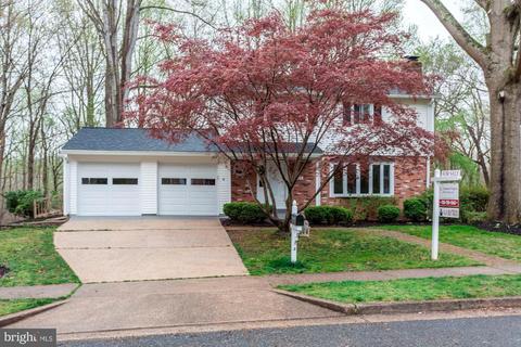 6915 Ashbury Dr, Springfield, VA 22152 photo 2