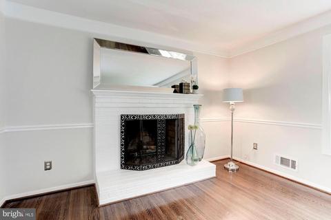 6915 Ashbury Dr, Springfield, VA 22152 photo 4