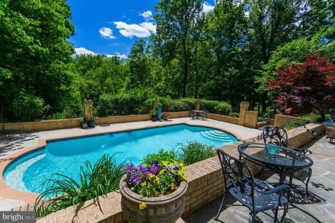 8609 Brook Rd, Mclean, VA 22102 photo 2