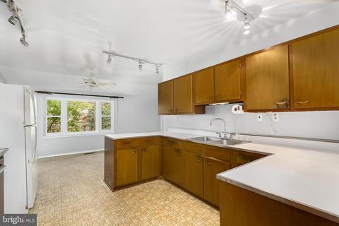 6004 Sagebrush Pl, Springfield, VA 22150 photo 4