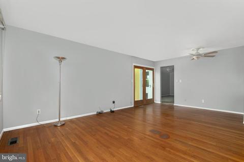 6004 Sagebrush Pl, Springfield, VA 22150 photo 3